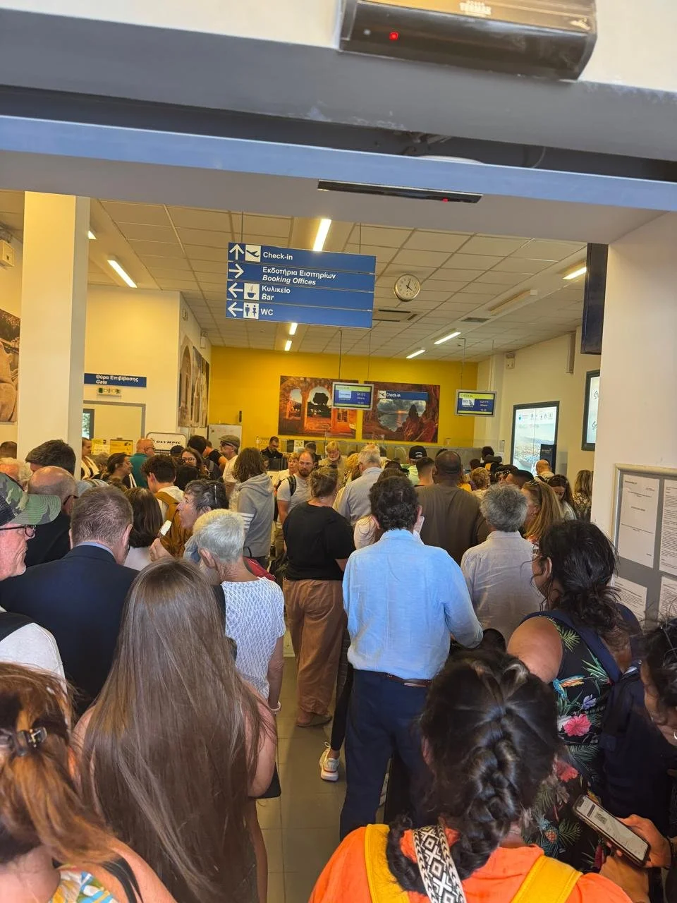 Ποιος υπονομεύει τον τουρισμό στην Πάρο; (pics, video)