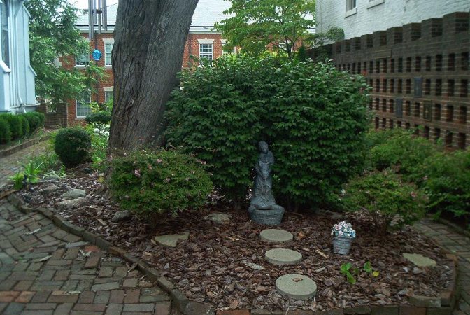 garden-r.jpg