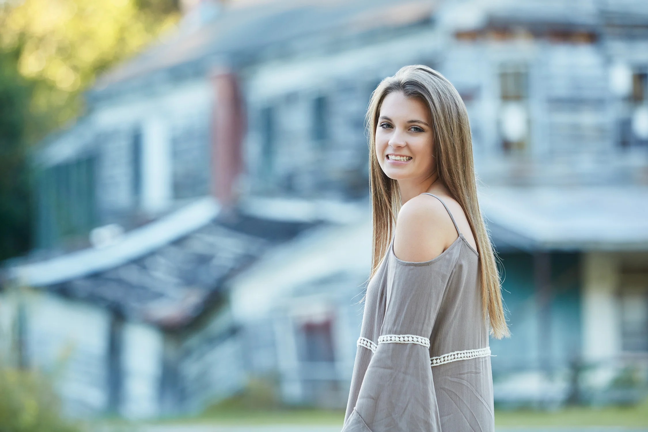 Old abandon house makes for a scenic backdrop for seniors!