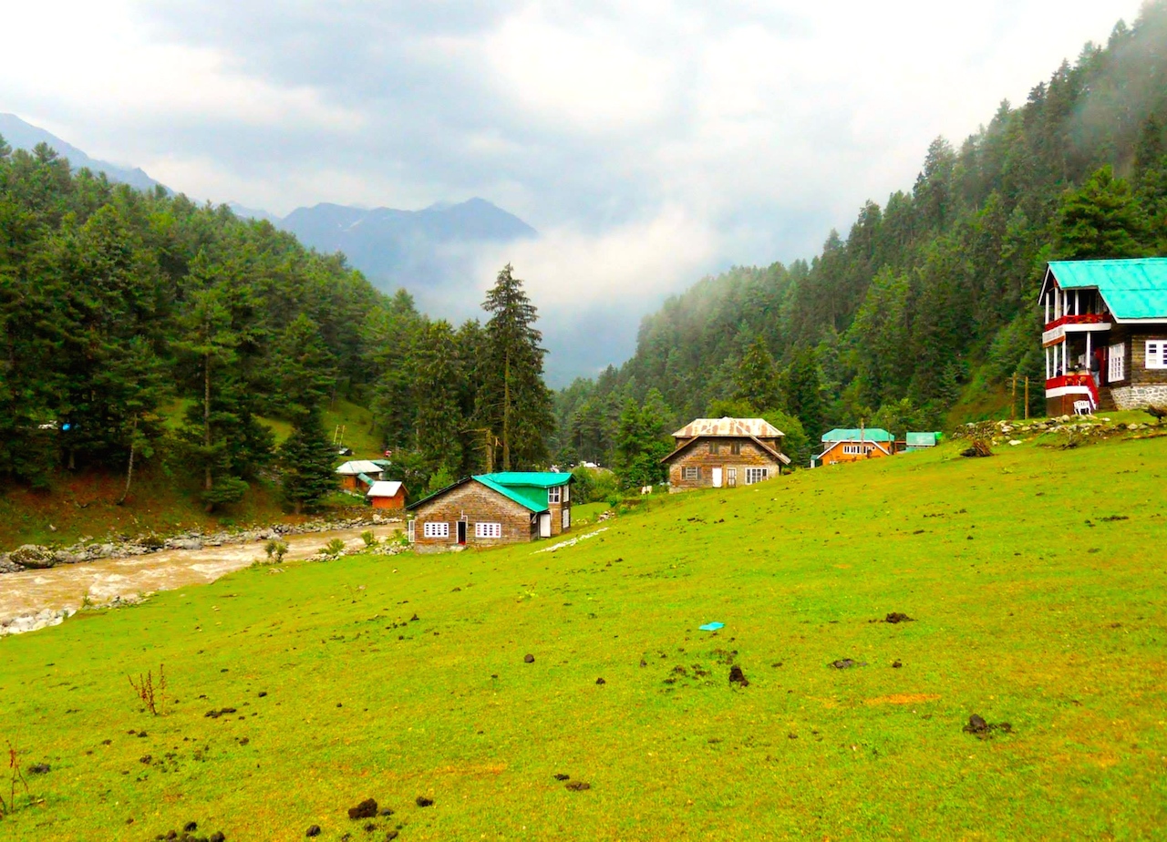 priya kashmir.jpg