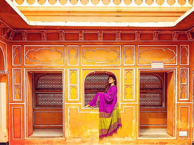 I&rsquo;ve spent my day exploring ceramics exhibitions, learning about textiles and block printing and visiting some stunning ancient Havelis! Jaipur is full of beautiful secrets, and apart from the maddening traffic and terrible driving, I&rsquo;m l