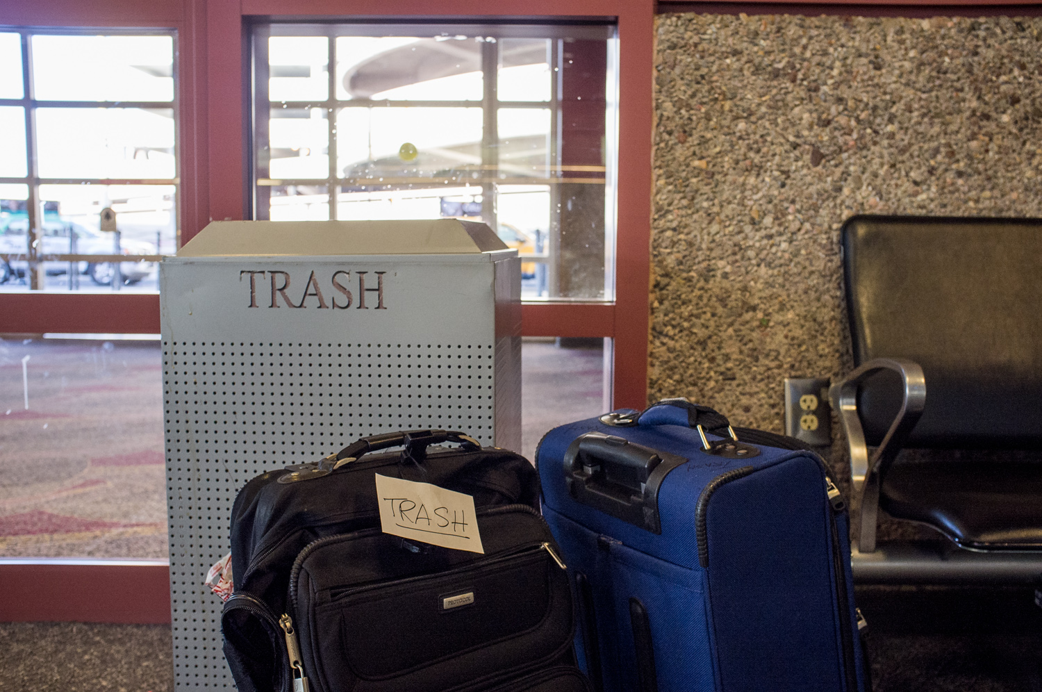 Where does the trash go? In the trash or in the trash? Or is the suitcase trash? 