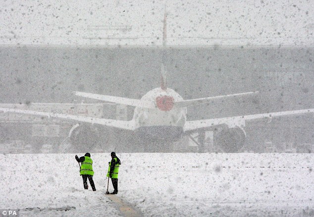 Snow storm at Heathrow airport (Source: Daily mail) URL Source: http://i.dailymail.co.uk/i/pix/2010/12/19/article-1339937-0C86FCCE000005DC-716_634x438.jpg