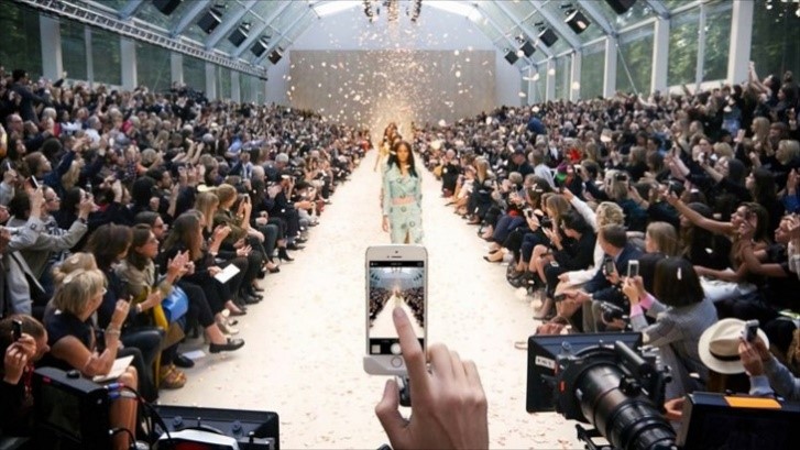 Burberry runway during the London in Los Angeles Fashion Sh ow 2015. T he e nti r e s h ow s t rea m ed liv e vi a P erisco p e. Pi c t ure from mos n a r commun i catio n s . com