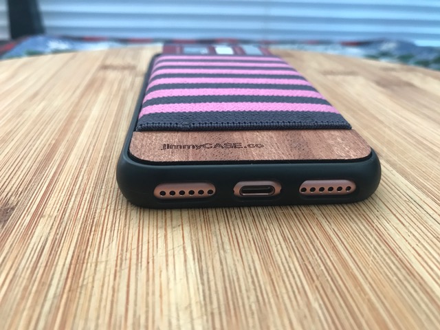 Details: 2 stitched points at the bottom of the elastic pocket keep your contents from sliding out.