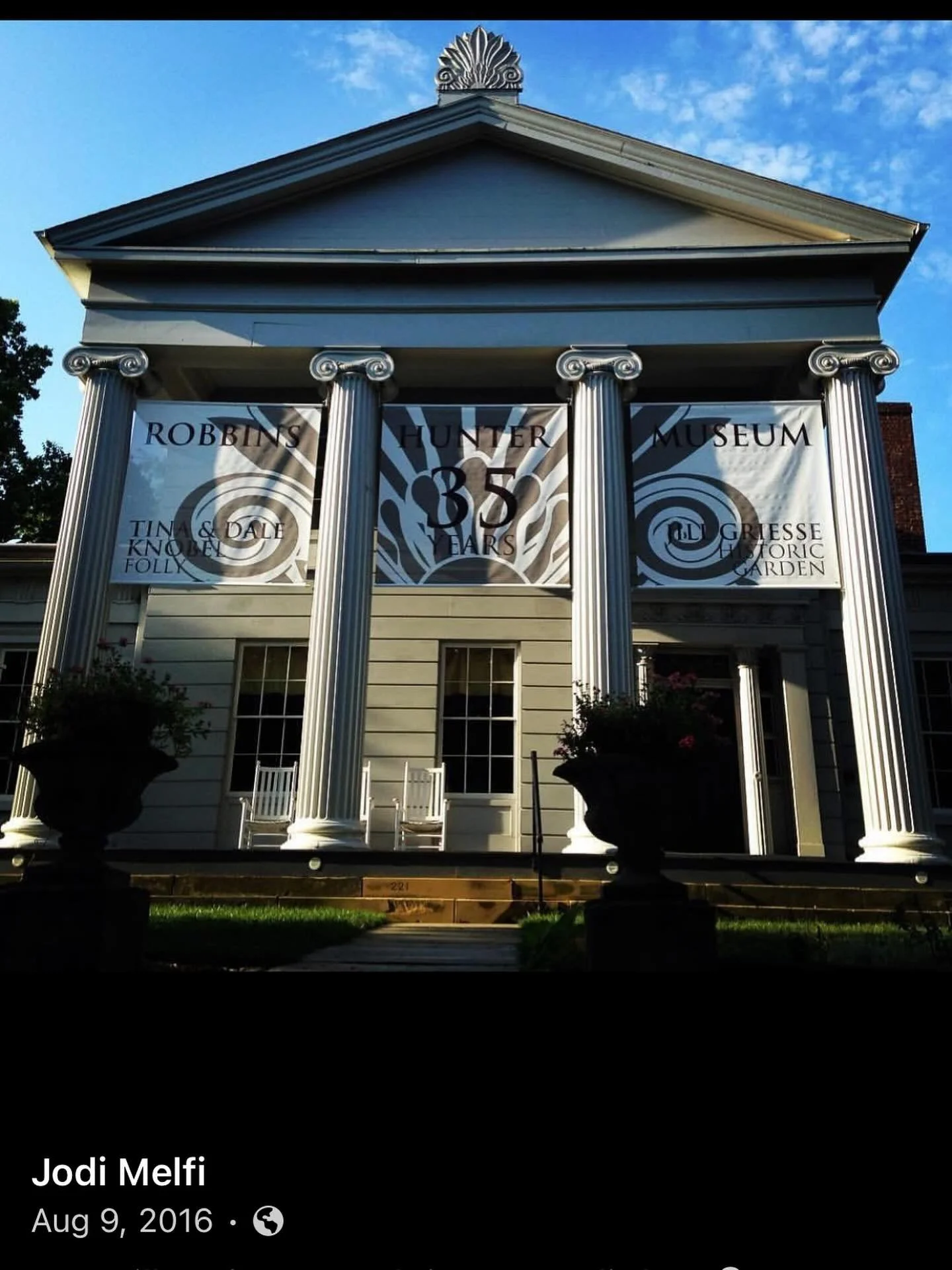 This environmental graphics project was one of my all time favorites @robbinshuntermuseum back in 2016. I&rsquo;d love to create something on this scale again&hellip;may be beach art?