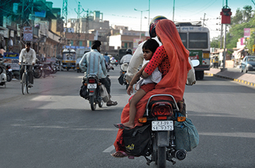 Family-in-India-on-motorcycle.jpg