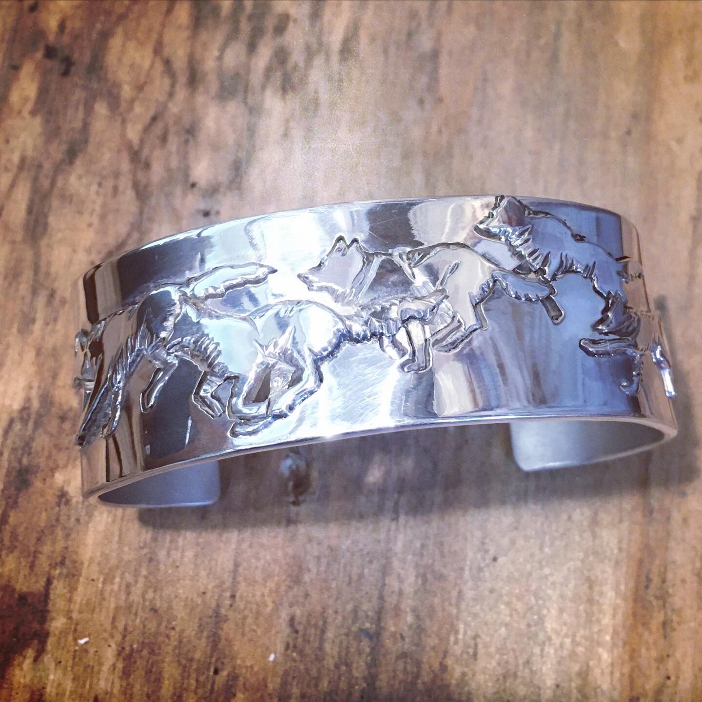 Wolf Cuff