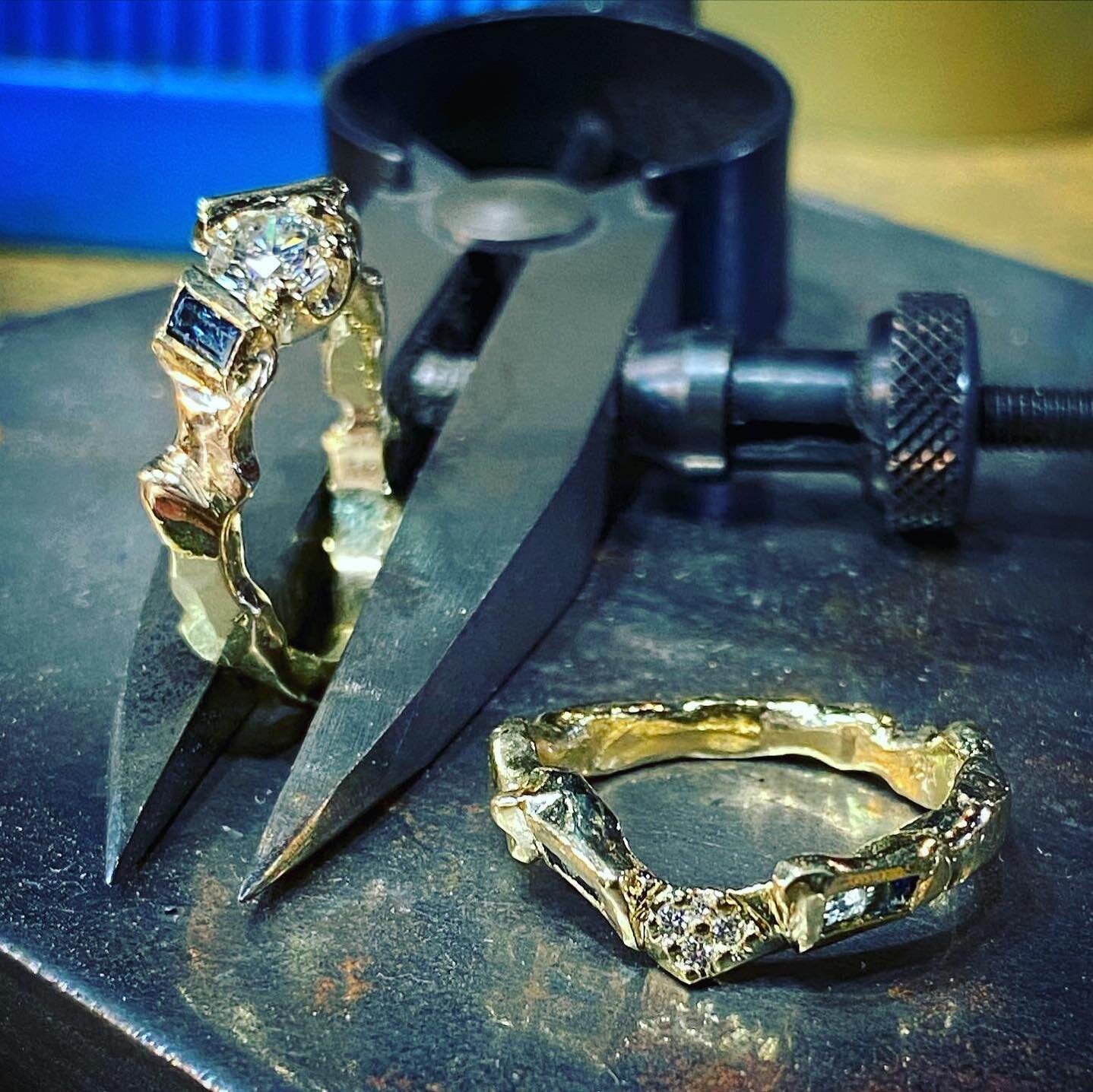 Fluidity &amp; flexibility are key elements in the adventures of life. 

Gold at its rawest, defined and sculpted to secure what&rsquo;s important. 

Life: natural &amp; flowing; forged when needed into the memories that bind.

This jeweler from the 