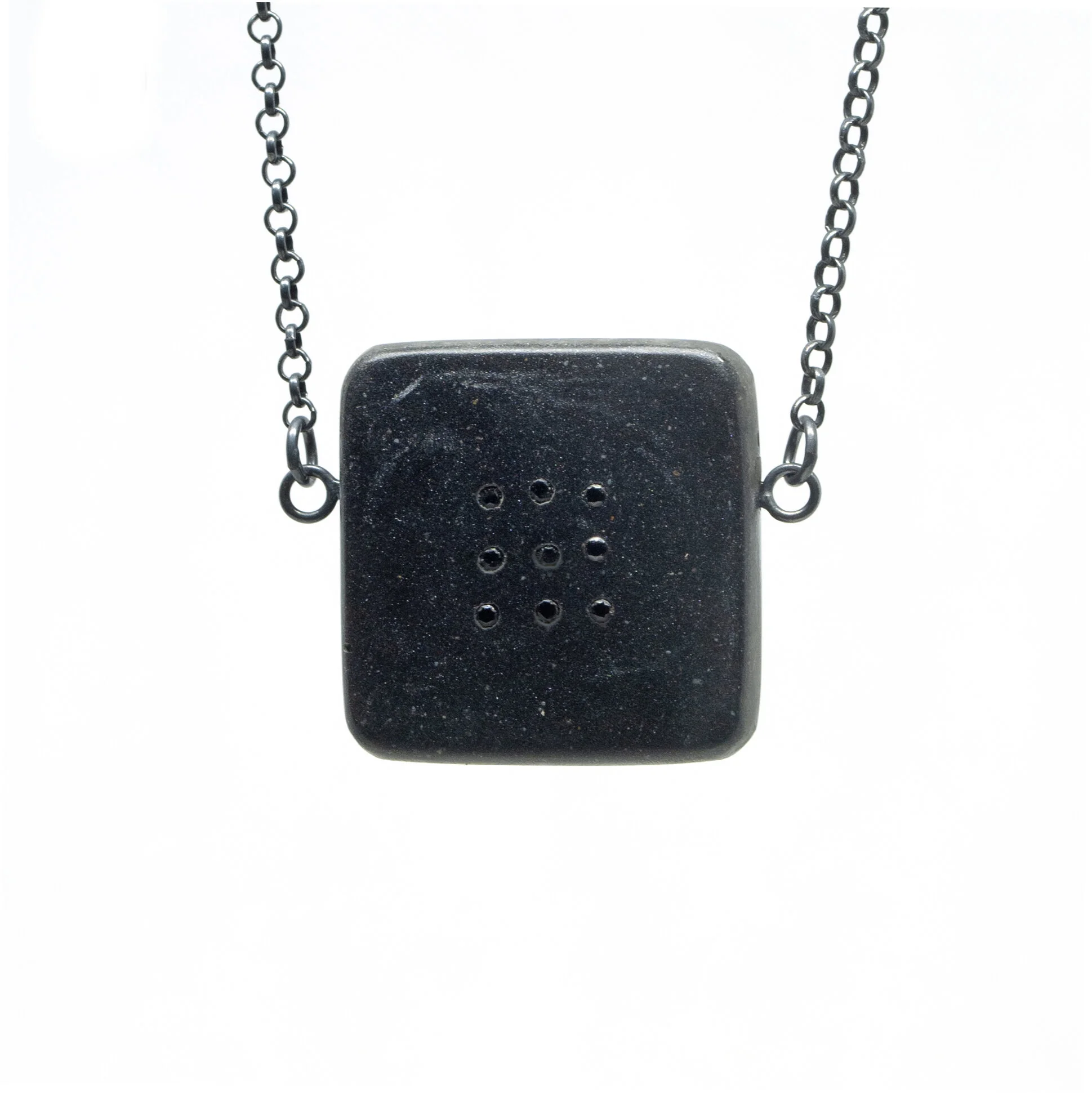 square_resin_pendant_blk.jpg