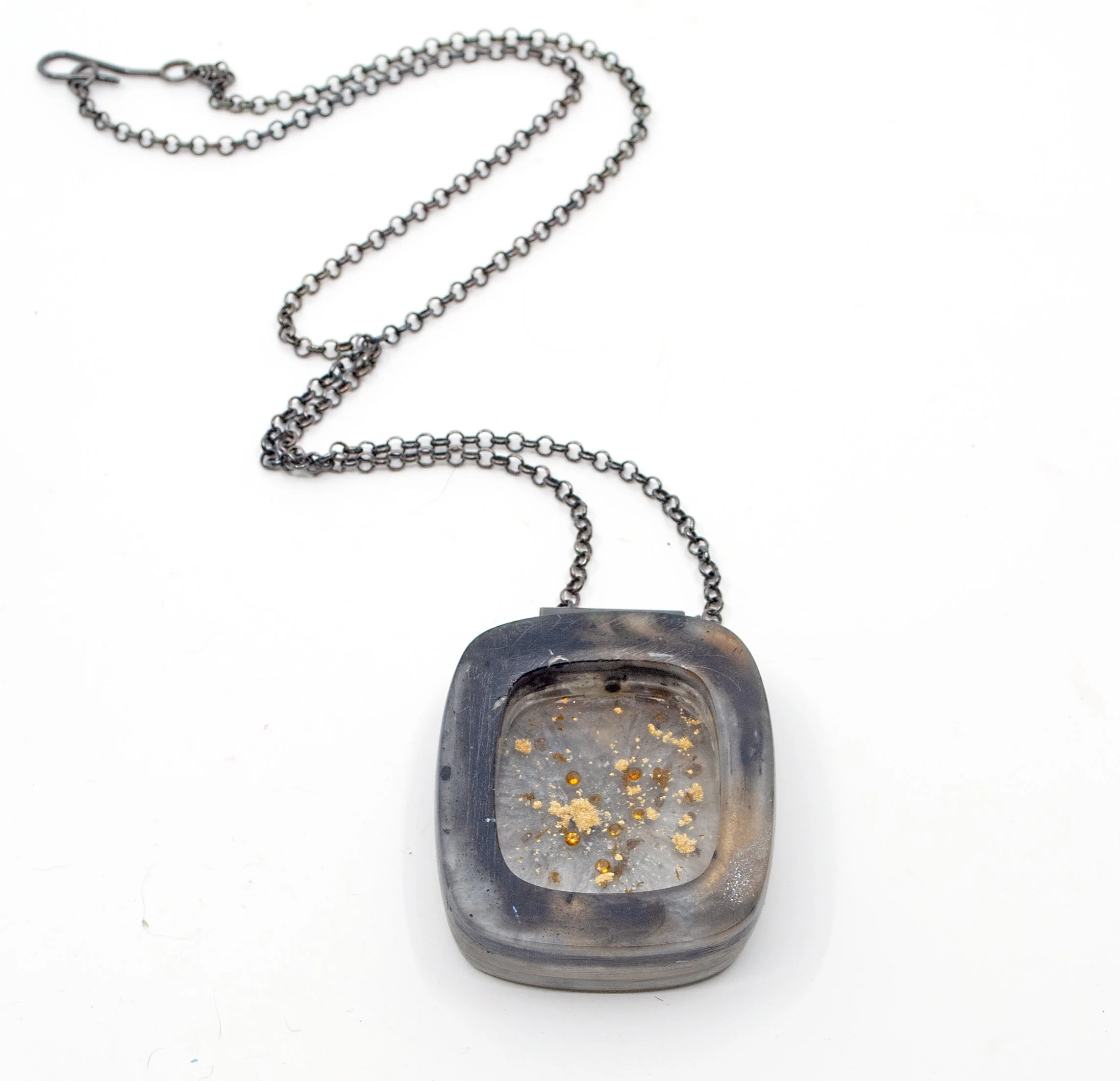 *RESIN_large_frame_pendant6.jpg