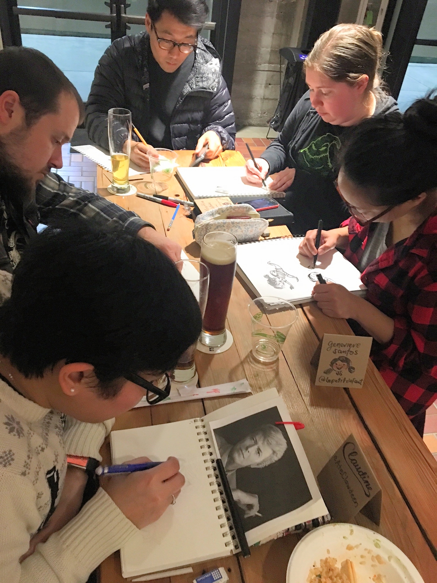 A table of artists sketching 