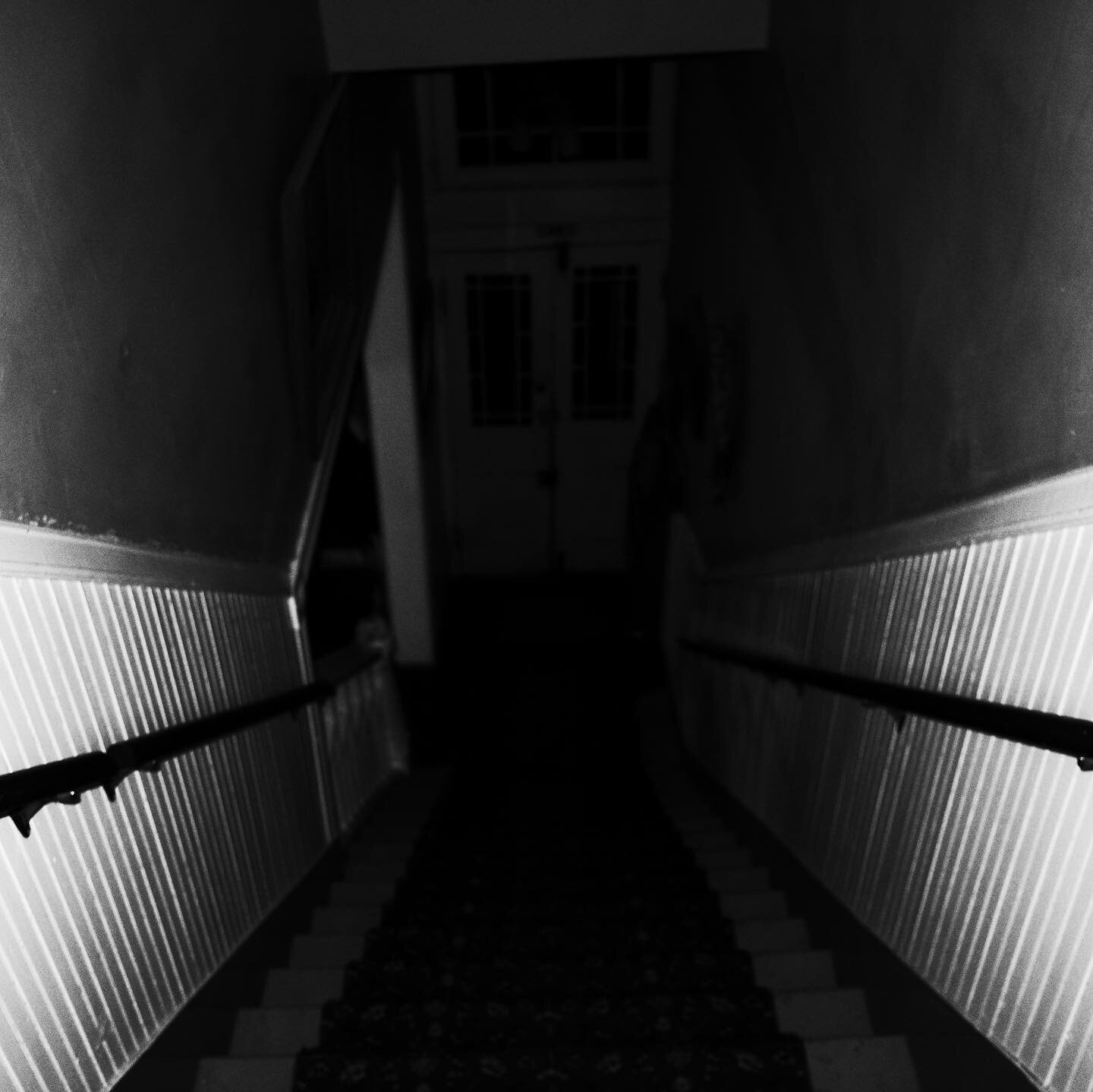Time to investigate... would you walk down this staircase?
.
.
.
#Paranormalinvestigators #spiritworld #evilspirits #hauntings #cryptid #terrortime #creepystuff #ufos #scaryaf #satanic #occultism #instahorror #s0mbrebw #destination_noir #noghosts #pa