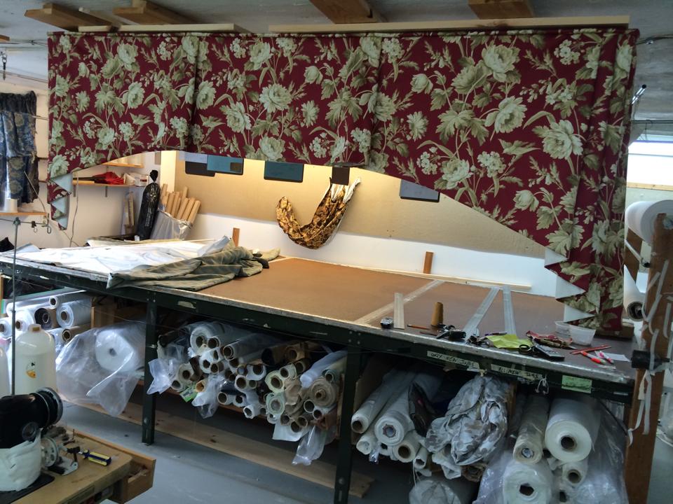 archedpleatedvalwithbells.jpg