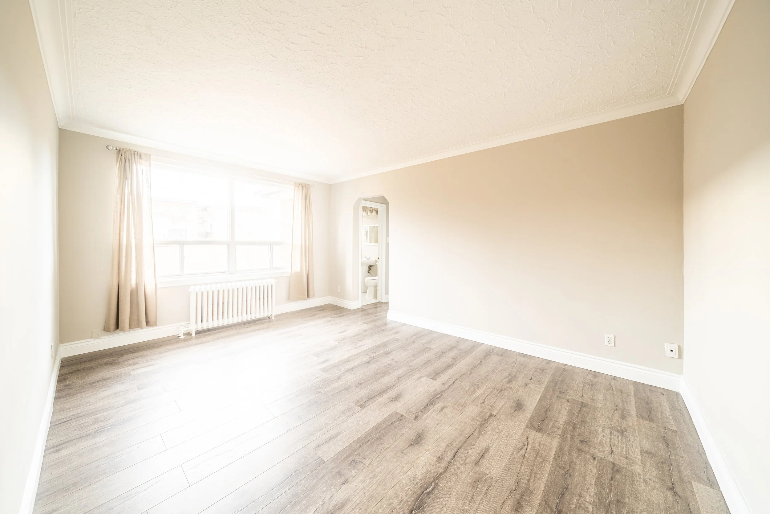 352 Lakeshore Road West Mississauga_00.jpg