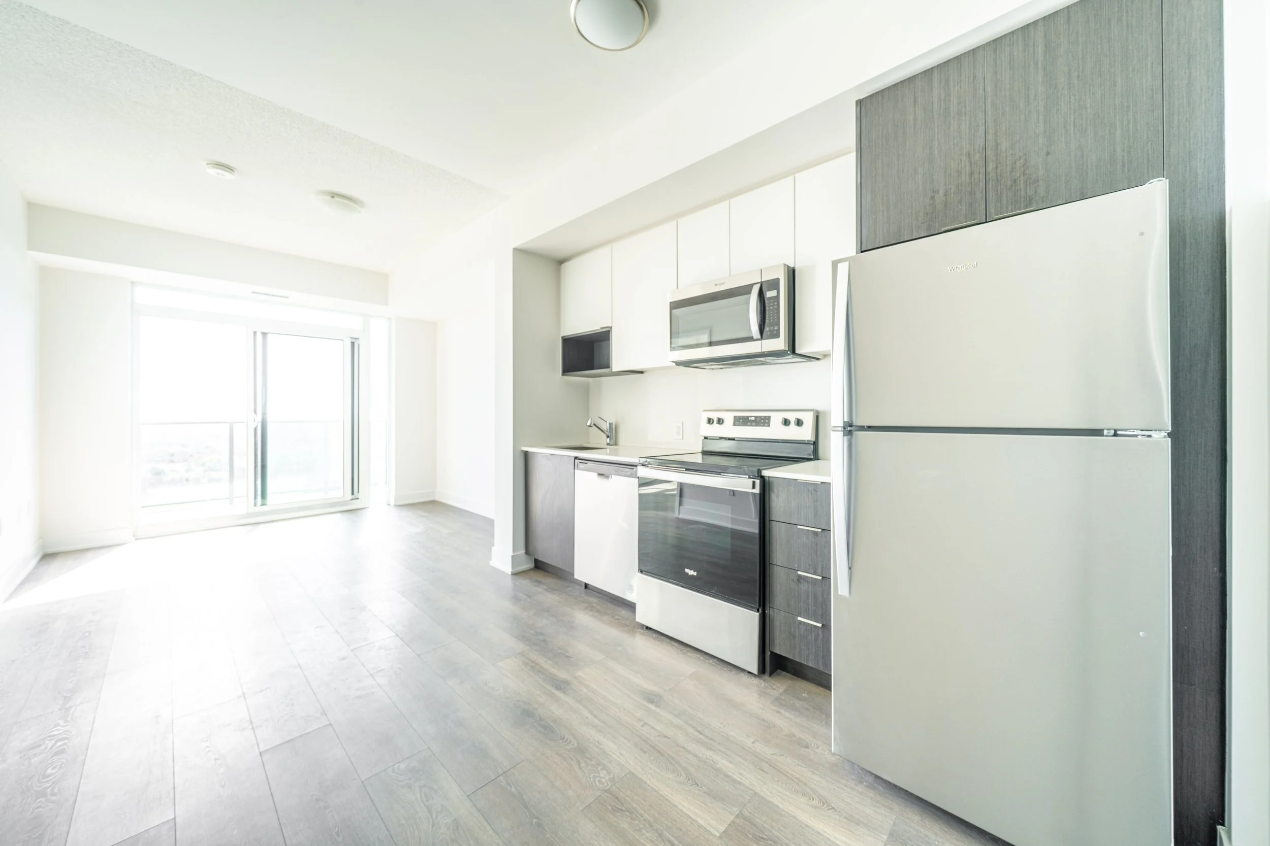 204 Burnhamthorpe Rd E 1310 -000.jpg