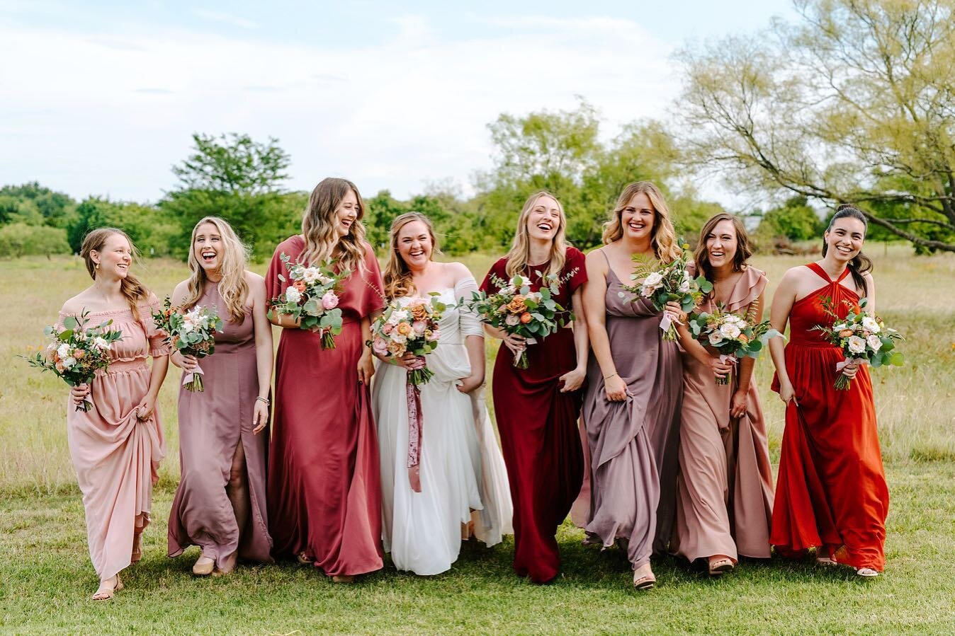Bridesmaids goals! 💖💄✨And I can truly attest to this, because I know these incredible women! 👯&zwj;♀️ 
One of my best friends in the whole world, @madison_v_harris got married a few weeks ago, and I had the honor of being her bridesmaid AND I get 