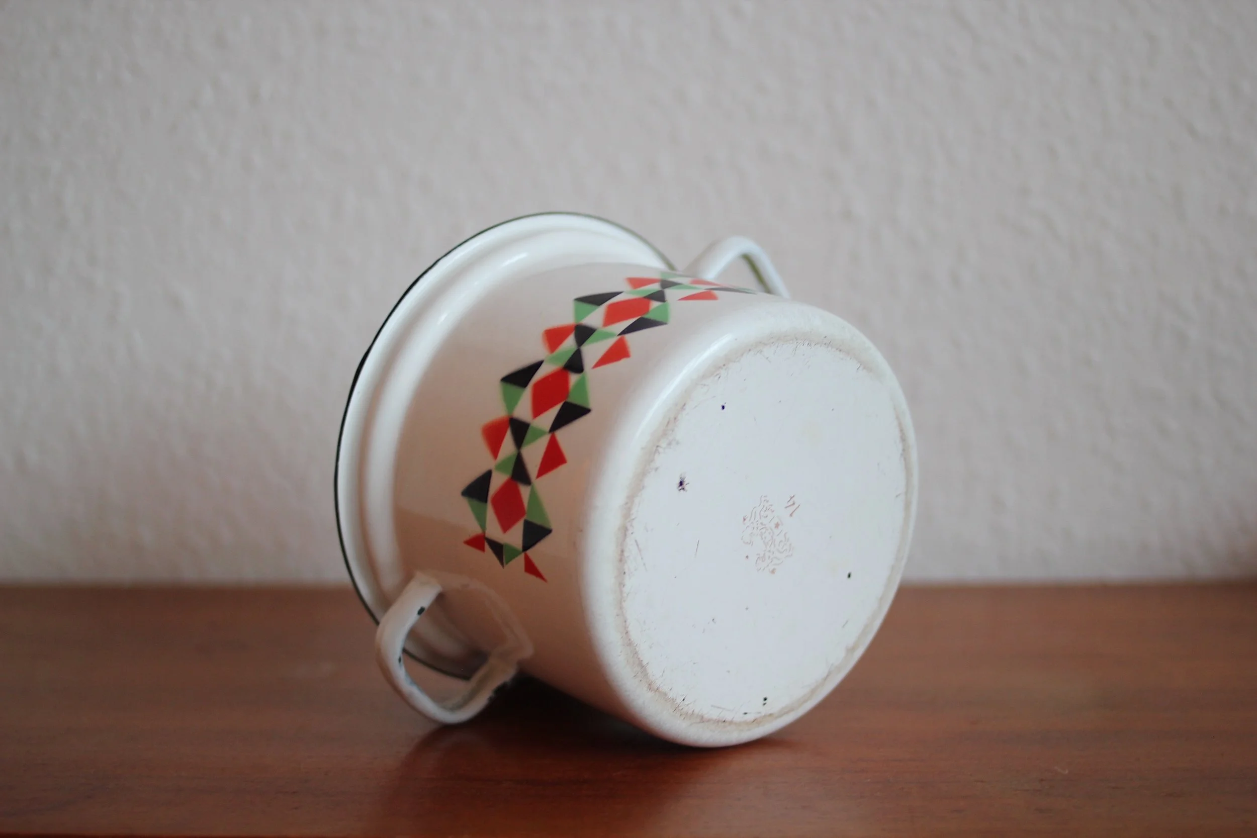 78_enamel_pot_2.jpg