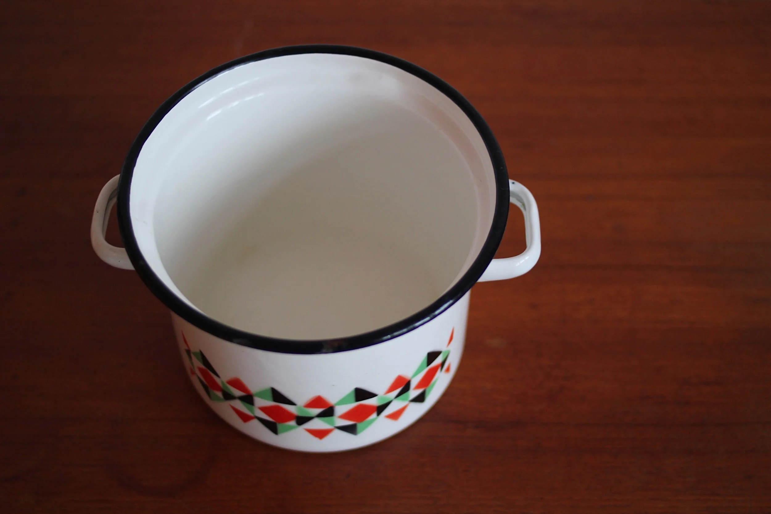 78_enamel_pot_1.jpg