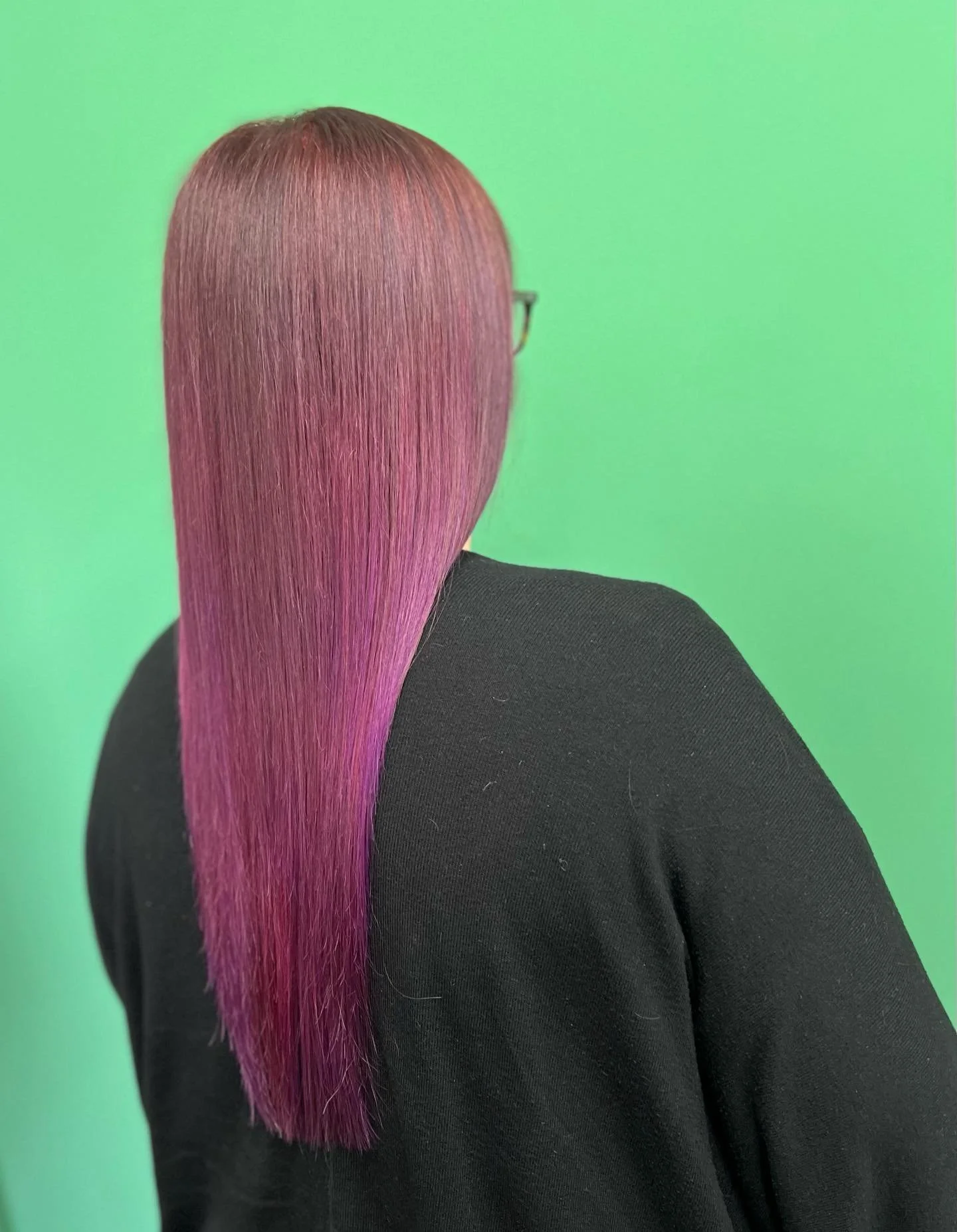 Seamless colour melt with a gorgeous vivid glossy finish 💜
#glasshair 

👇🏻👇🏻 Let us know what you think 👇🏻👇🏻