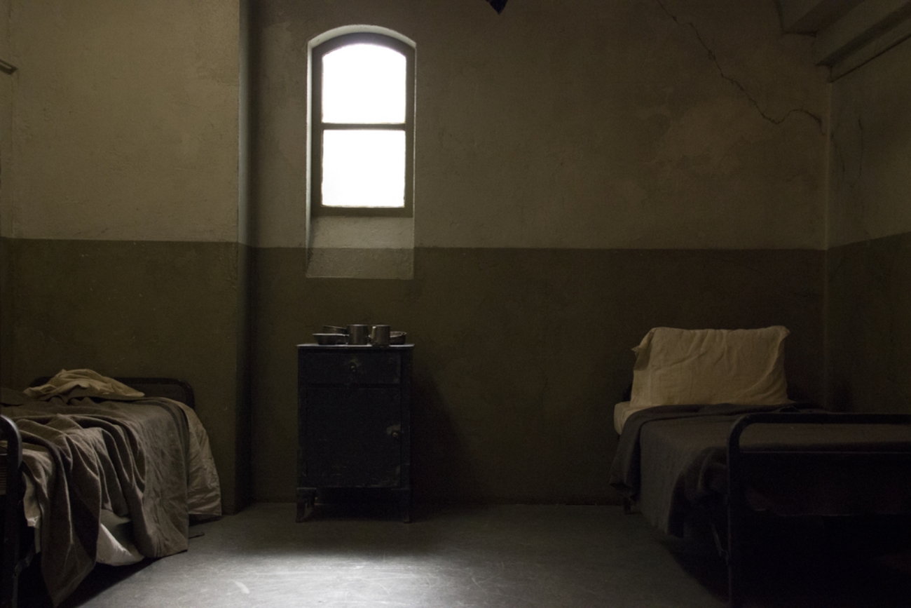 20+prison+cell.jpg