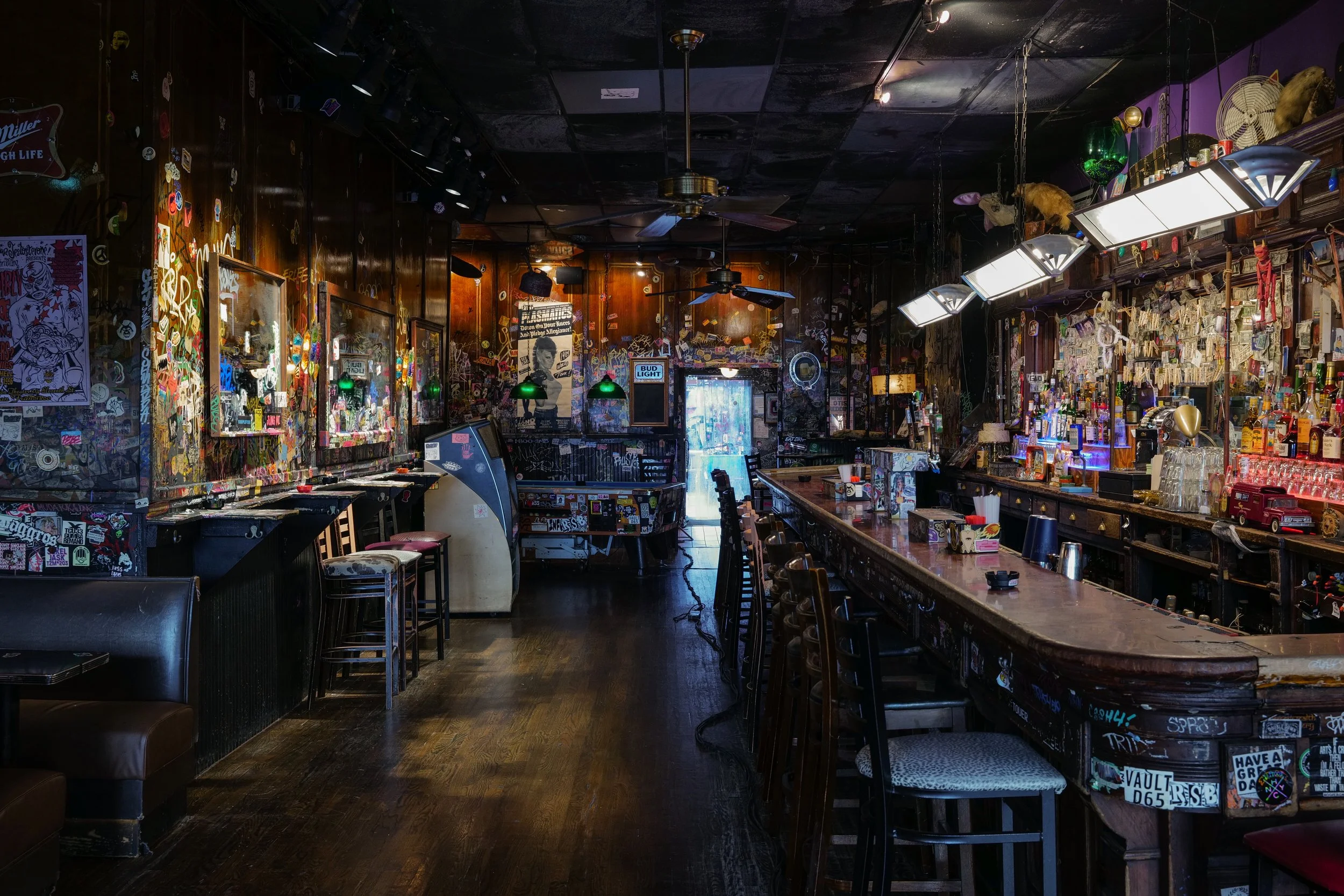 IE_Paul's Bar Set Photo_-02.jpg