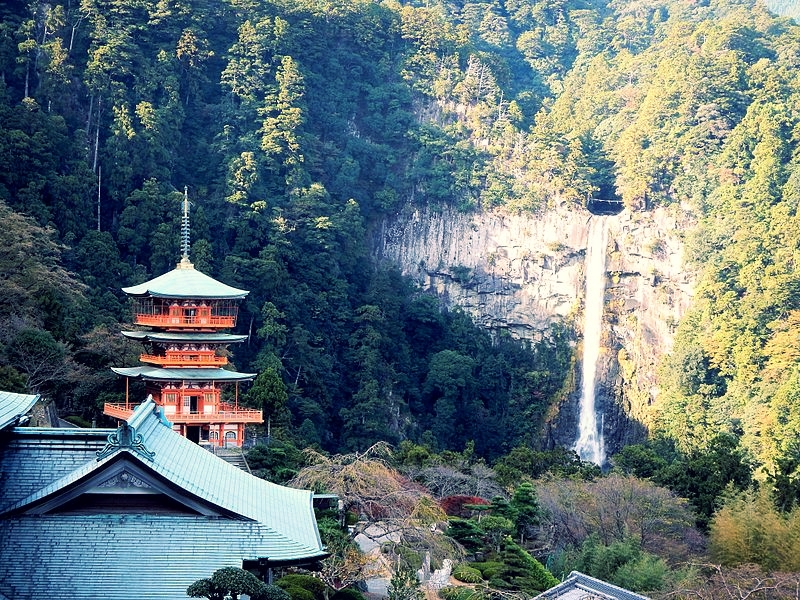 Kumano_Kodo_pilgrimage_route_Seiganto-ji_World_heritage_熊野古道_青岸渡寺04.jpg