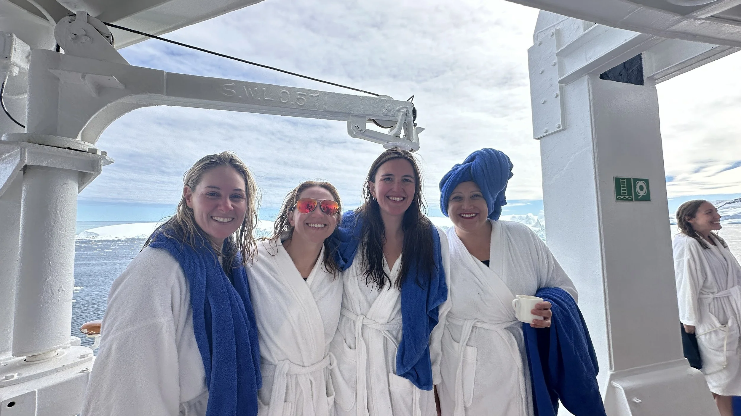 Antarctica WHOA travel MK74.JPG