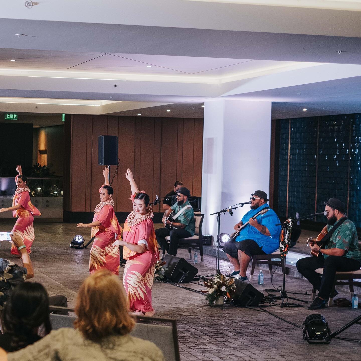 Aloha Friday Flashback | The amazing @joshtatofimusic and Jream Team entertaining guests at The Ritz-Carlton Waikiki @ritzcarltonwaikiki