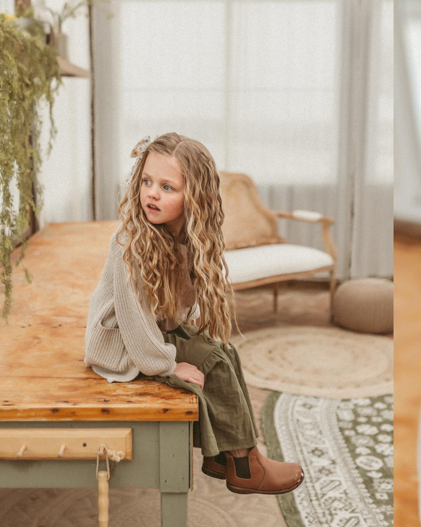 Switching the greenhouse decor for @blooms.on23 is the perfect excuse to get some photos of my little ones. 🌿🤍 

Capturing those precious details that I never want to forget, like those two new teeth peeking through.

I still have two slots availab