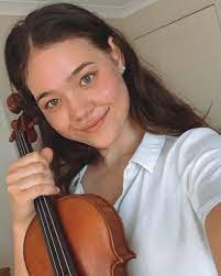 Leanne McGowan violin, photo.jpg