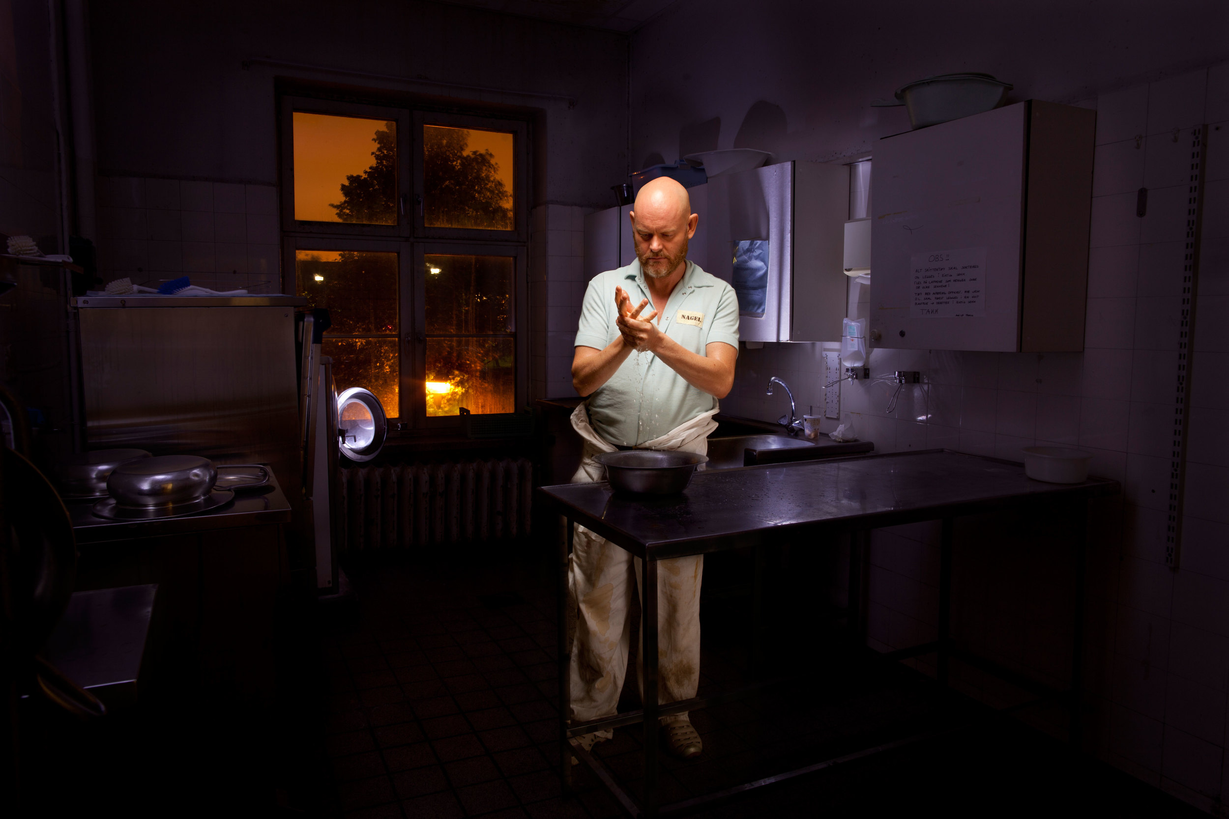 "Messels memorandum” was a performance throughout the closed down nursing home of Lille Tøyen sykehjem/Oslo/Norway. Conception and directing: Claire de Wangen - Photography: Morten Bendiksen #clairedewangen #messelsmemorandum #performance #lilletøyen #mortenbendiksen