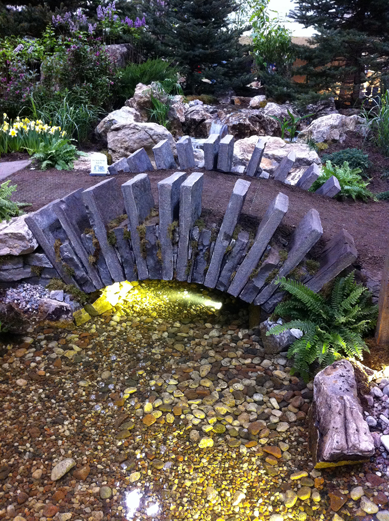 An interesting use of stone on this bridge. Love the lighting too. 