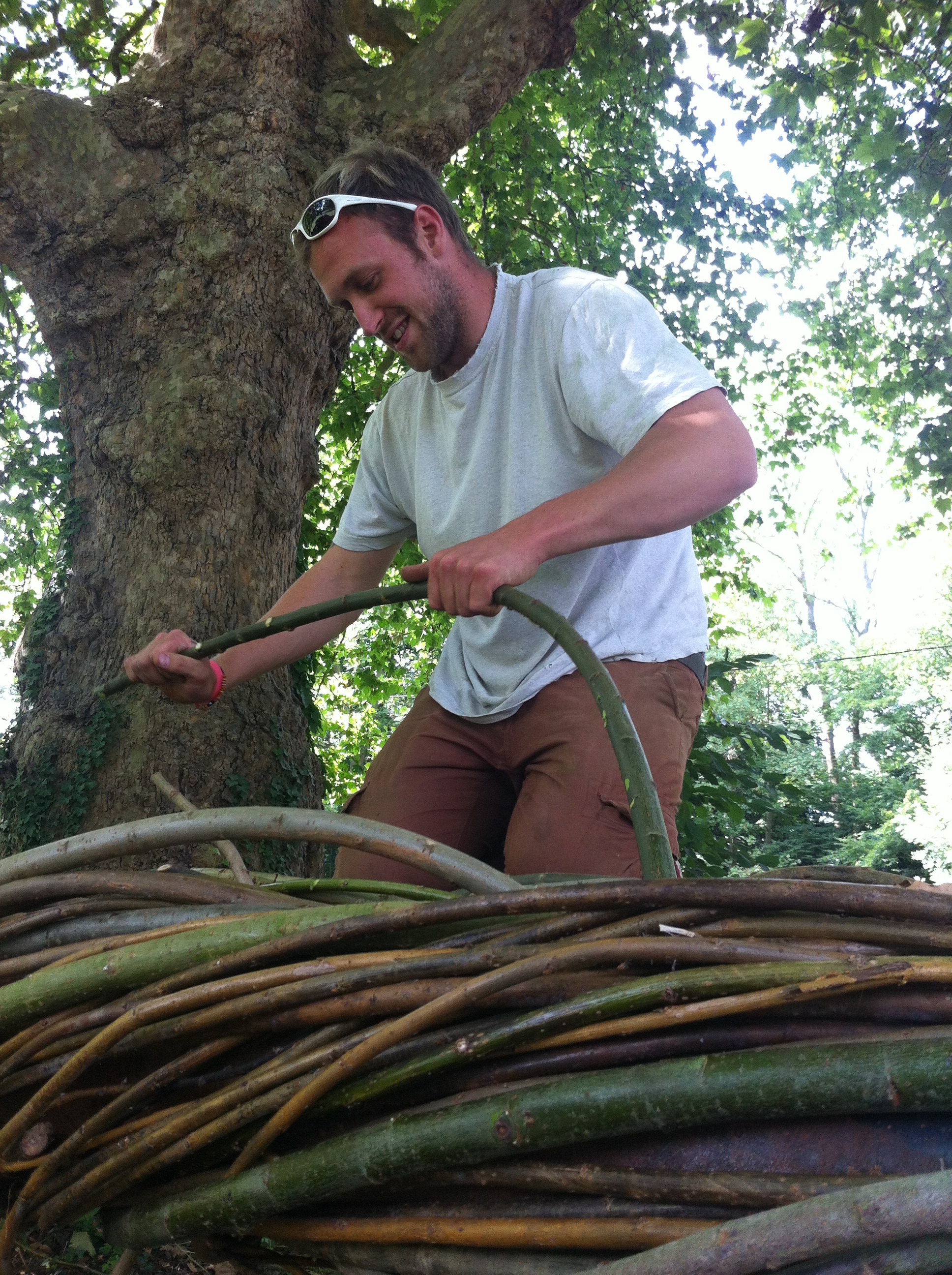 Edward Glew of Blithfield Willowcrafts worked with Mel on the arches. We spent three days with Eddie in his workshop in Rugeley, Staffordshire. Eddie is a great teacher and has a huge talent for weaving. We learned so much with him in our three days and enjoyed his posh biscuits too!