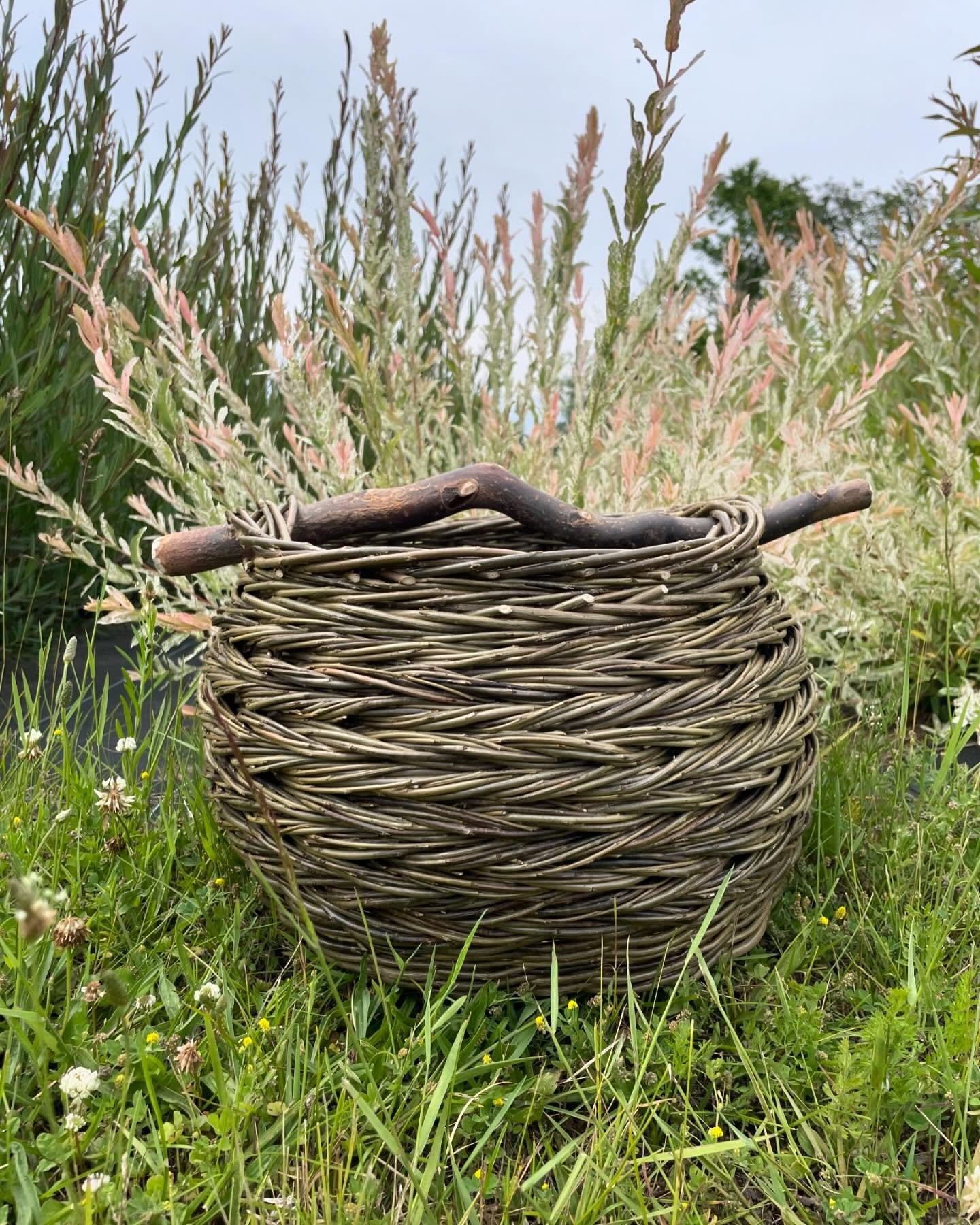 I had some truly blissful time to weave and a new workshop is on the way! Date to be determined!! This will be a 2 day workshop, unless some of you want us to offer this with a premade base?! If we make the base you can do this workshop in a day! Let