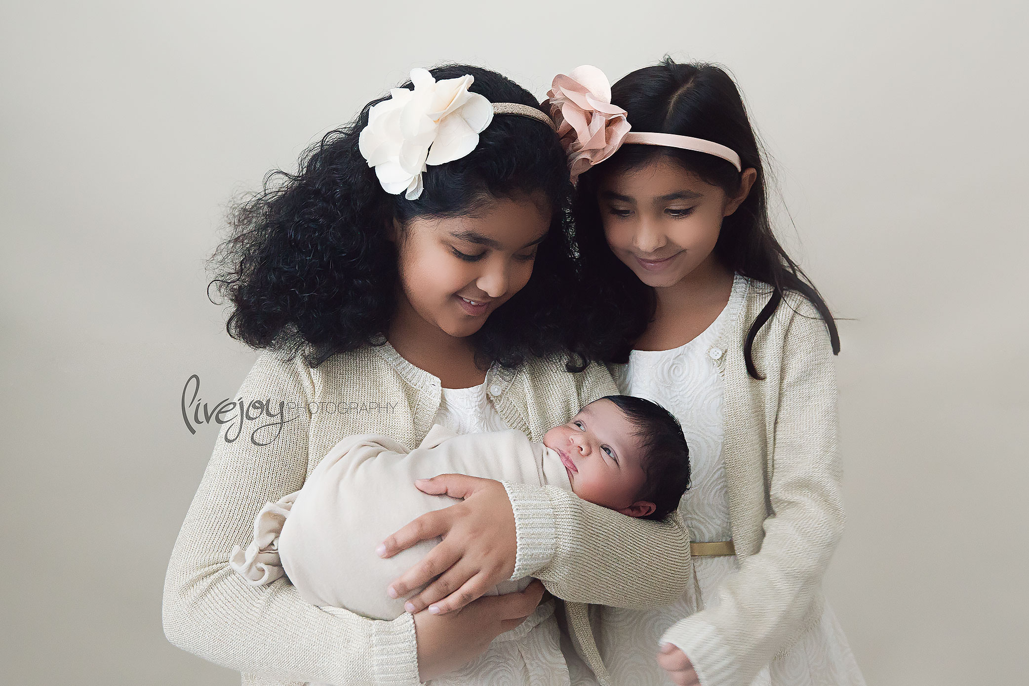 Newborn Photography with Siblings | Salem, Oregon | LiveJoy Photography