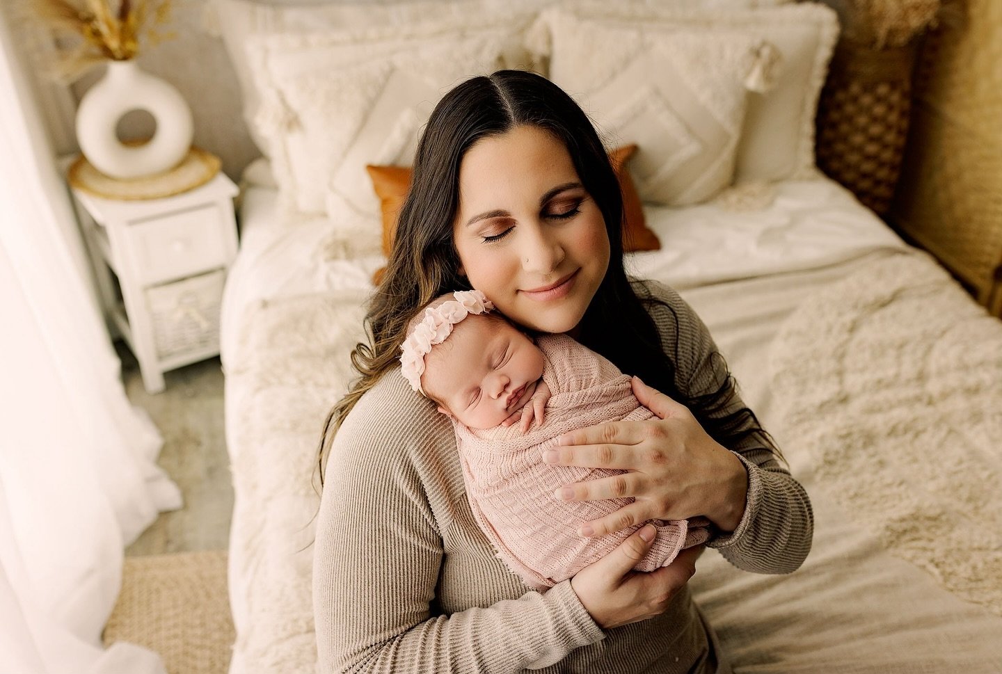 Get in the pictures mama! It might feel like the last thing you want to do&hellip;but I promise to take good care of you! &hearts;️ these memories are soooo incredibly special to have, not just for you but also for your babies! 

#salemoregon #salemo