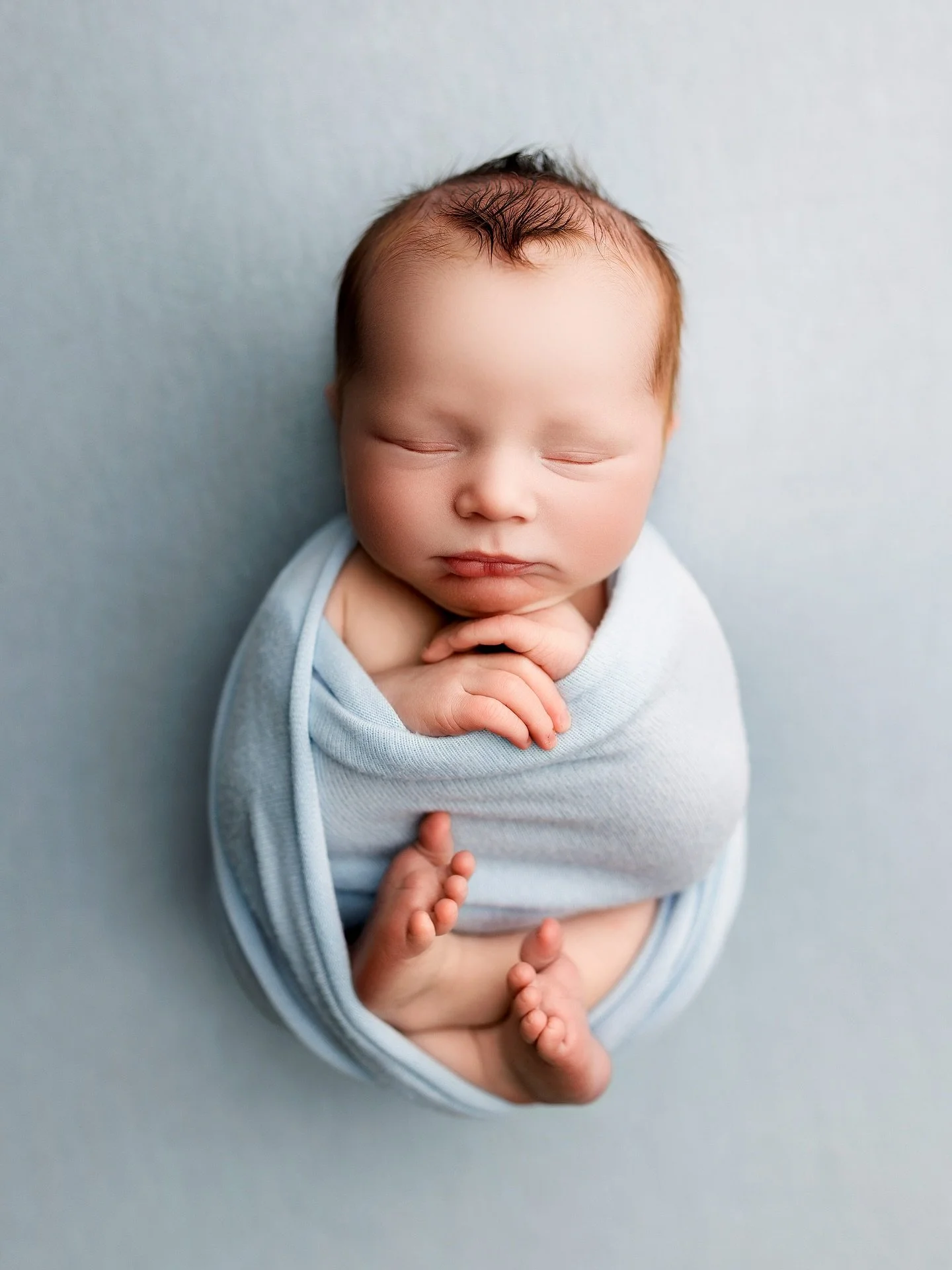 Gah. What a beautiful little boy. &hearts;️ I don&rsquo;t even want to finish editing his gallery because every photo I edit is my new favorite and I&rsquo;ve loved seeing his little face on my screen every day. 

👣 Timeless newborn photography in S