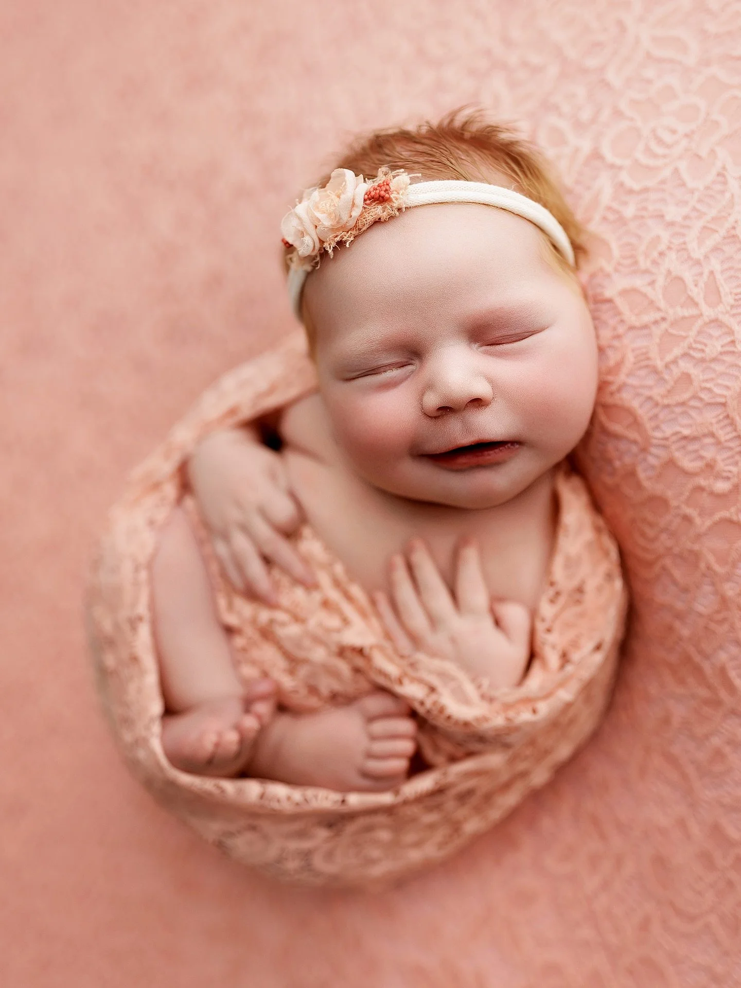 Whoever said people with red hair &ldquo;can&rsquo;t wear pink&rdquo; is obviously completely and totally wrong. 😍🥰😍

#newbornphotography #newbornphotos #salemoregon #salemoregonphotographer #salemoregonnewbornphotographer #salemoregonlife #salemo