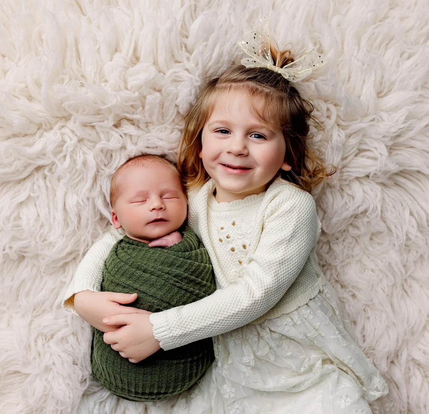 To All my clients: What a gift it is to get to celebrate with you when you welcome your firstborn, and then see them grow up and become a proud sibling. 🥹 That toddler squeeze! 🥹🥹😭😭

Swipe to see an image from her 1 Year and Newborn photos! And 