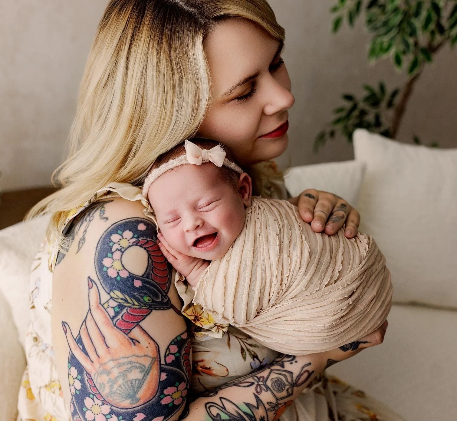 Over here thanking my lucky stars to have captured this big beautiful grin! I swear she almost chuckled! 🤣🥹 this month has been so insanely busy. I have so many sweet babies I can&rsquo;t wait to share! 

#salemoregonphotographer #portlandoregonpho