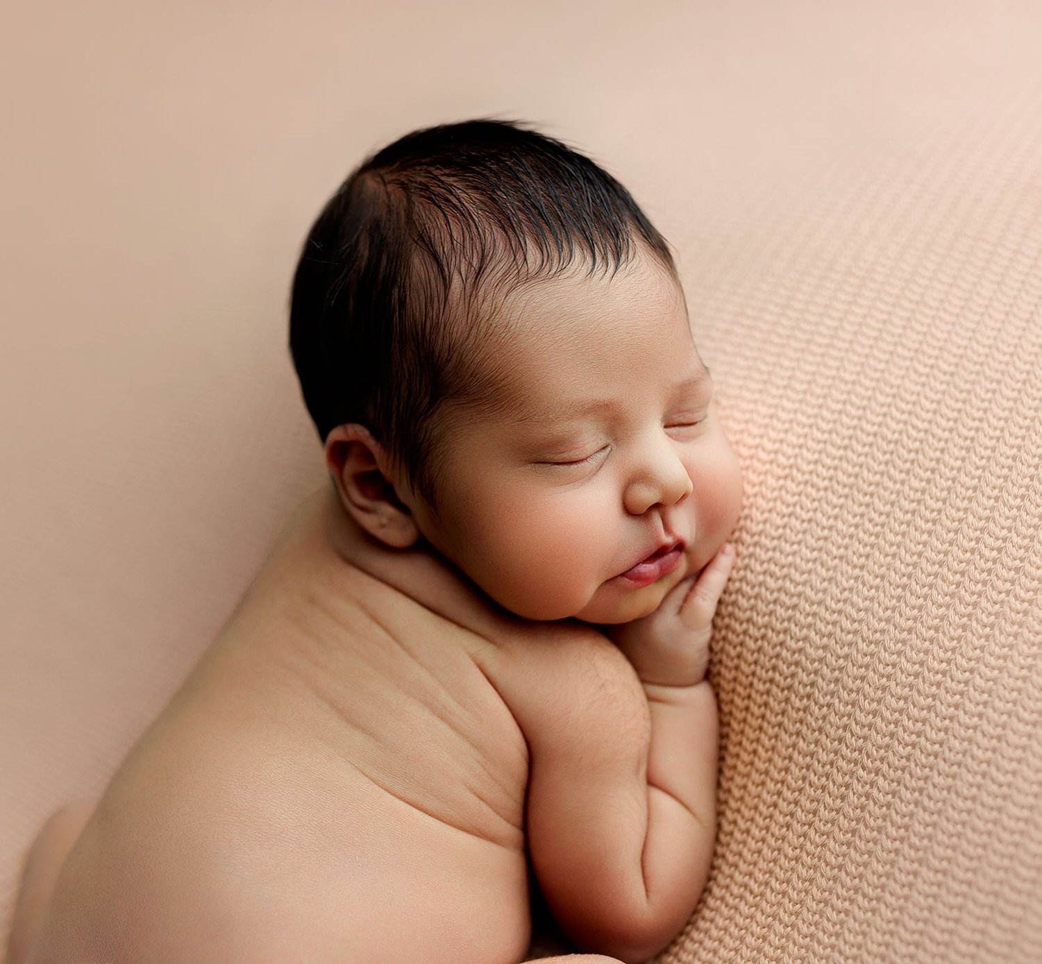 What an absolute squish 😍 Those cheeks!! 

Oh man guys. I&rsquo;m so terribly at social media. I try so hard to keep you all updated but this time of year is soooo insane that it&rsquo;s quite impossible to add even one more to do to my list. 

I ju