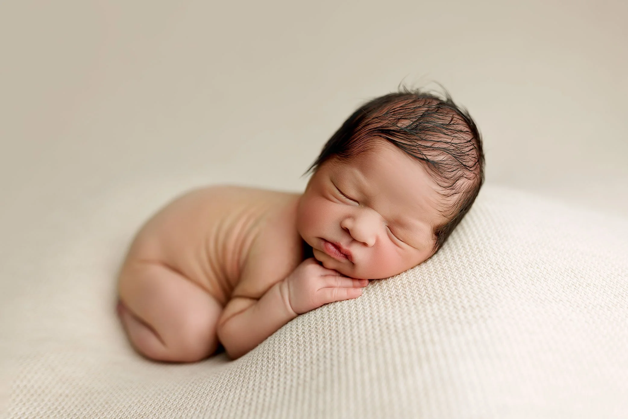 Example of the classic bum up newborn pose during a professional newborn photography session in Salem, Oregon.