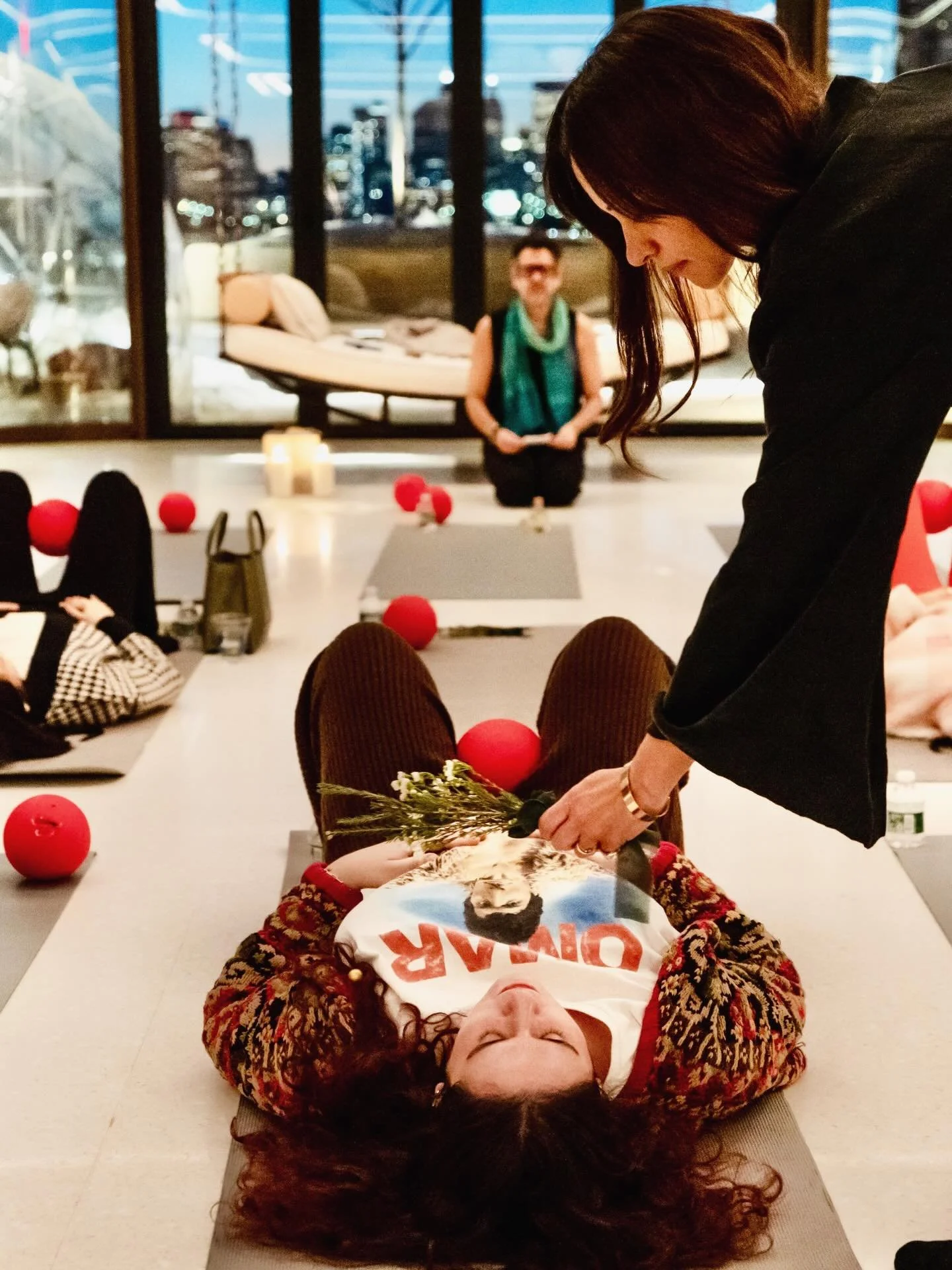 A glimpse into a beautiful sensory experience created with @wait.botanicamente , celebrating the USA launch of the new fragrance EN &mdash; inspired by human connection.

Inspired by EN and through my practice, Form+Space:Awareness, I designed and gu