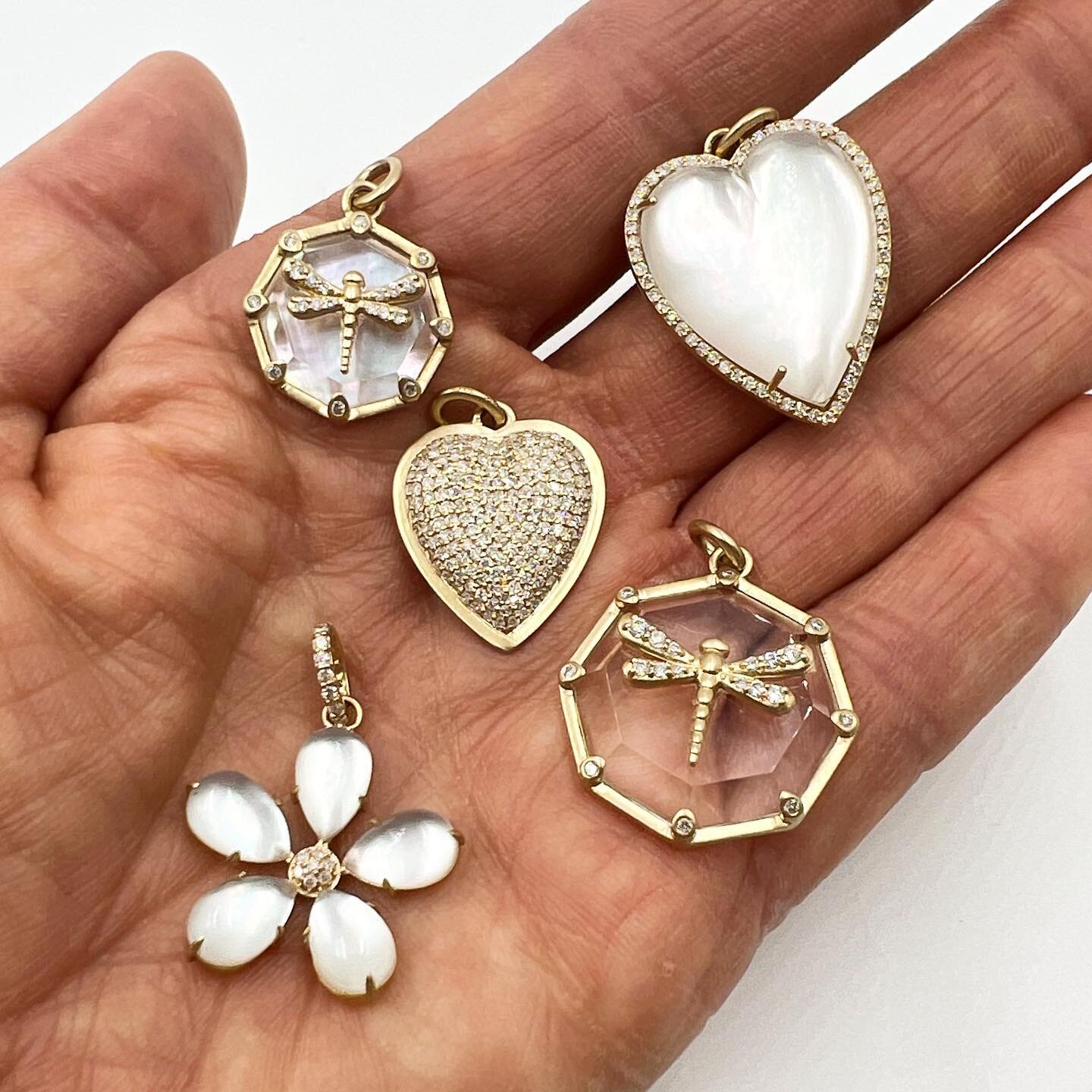 These are a few of my favorite things...
.
.
.
.
#charms #meaningfuljewelry #dragonfly #heartjewelry #diamonds #gold #goldjewelry #newjewelry #newyear #newyou #spiritualjewelry