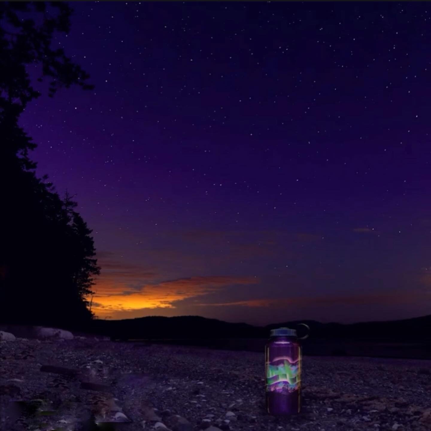 We&rsquo;re so excited about these new @nalgene bottles! We have the Element Earth, Element Wind, and Glow Green water bottles now in-store. Perfect for adding extra hydration to the new year with style. 

#nalgene #shopsmall #waterbottle #shoplocal