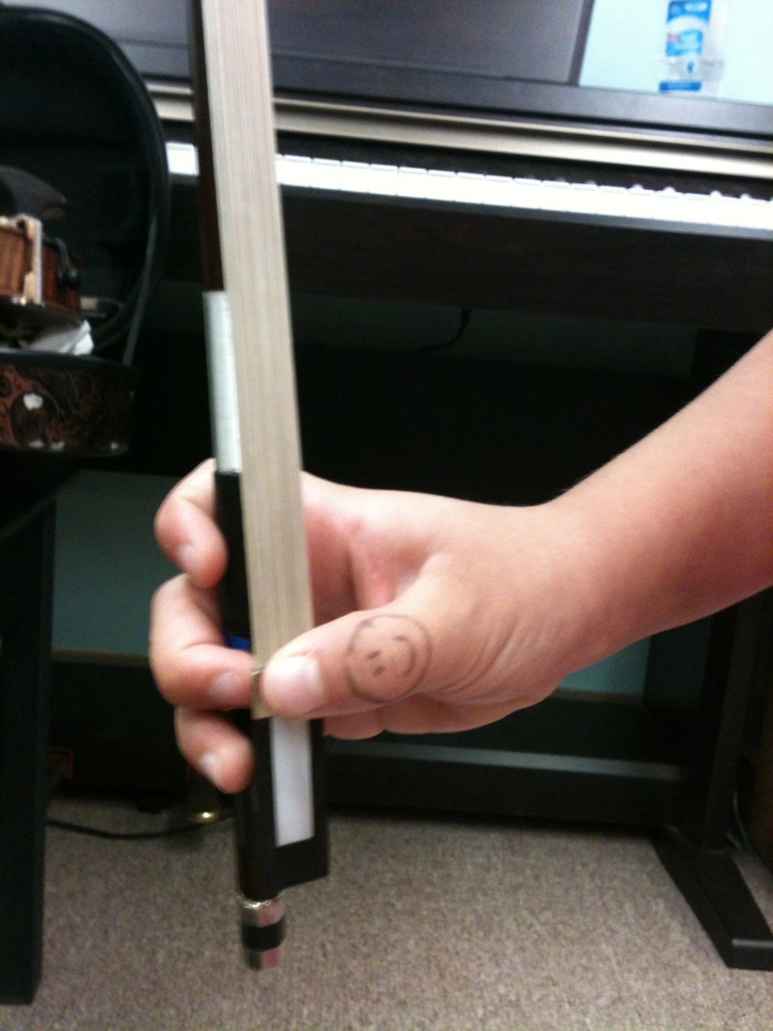 violin bow hold first lesson smile.jpg