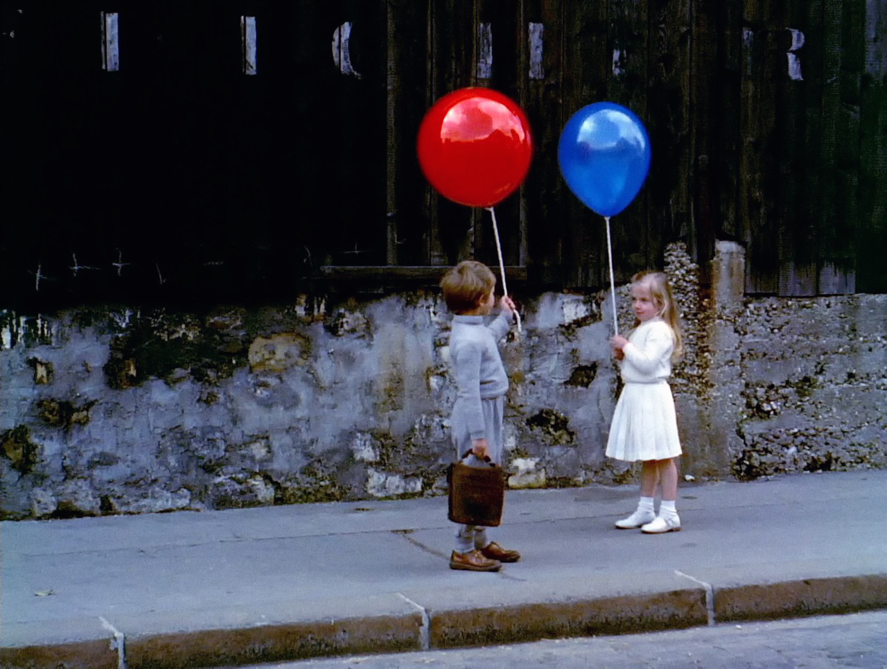 Onmiddellijk Anoi Berg The Red Balloon: The Classic Film for Children & Children at Heart —  Intentional Mama