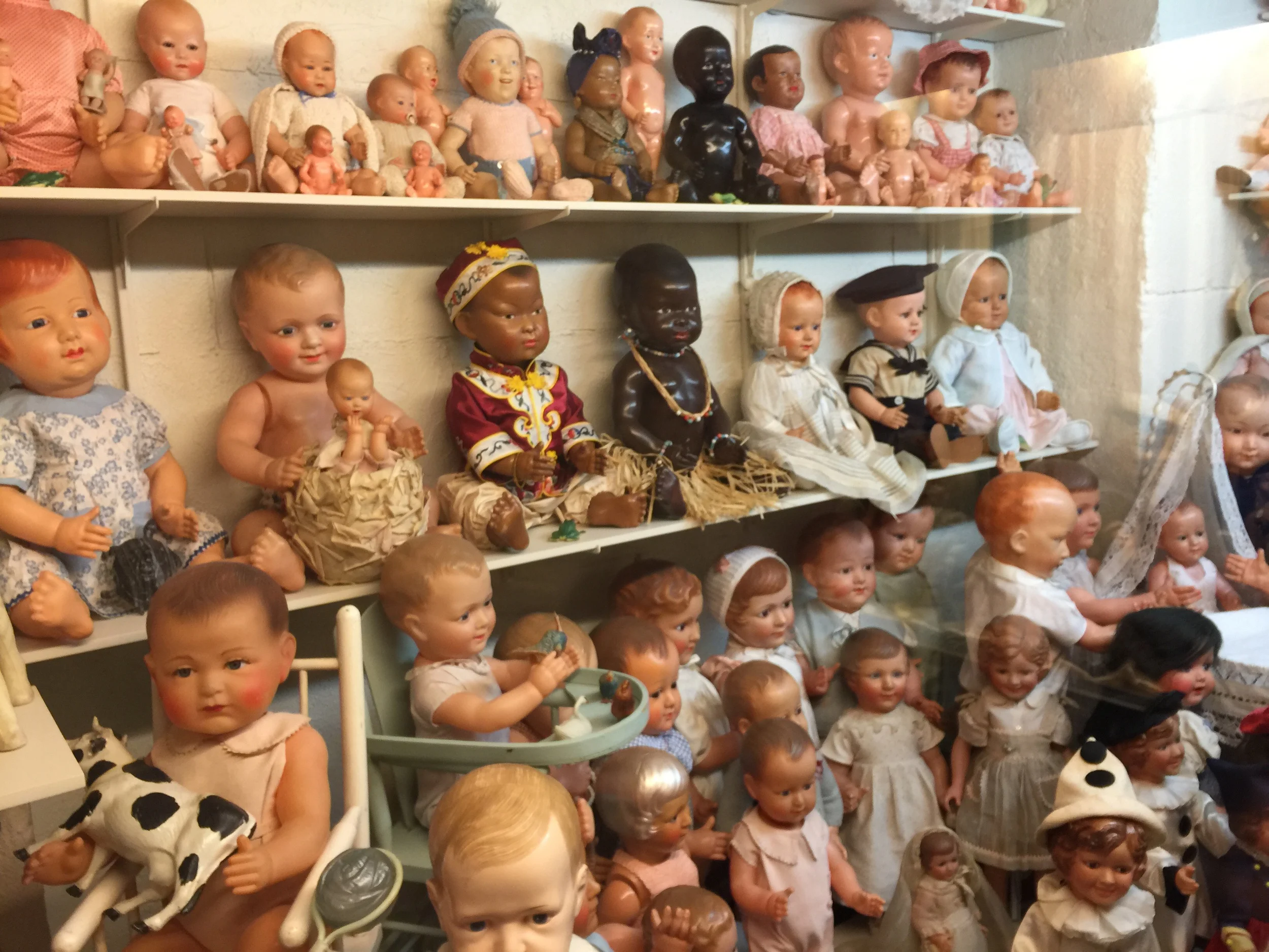 Des poupées at la Musée des Poupées in Paris