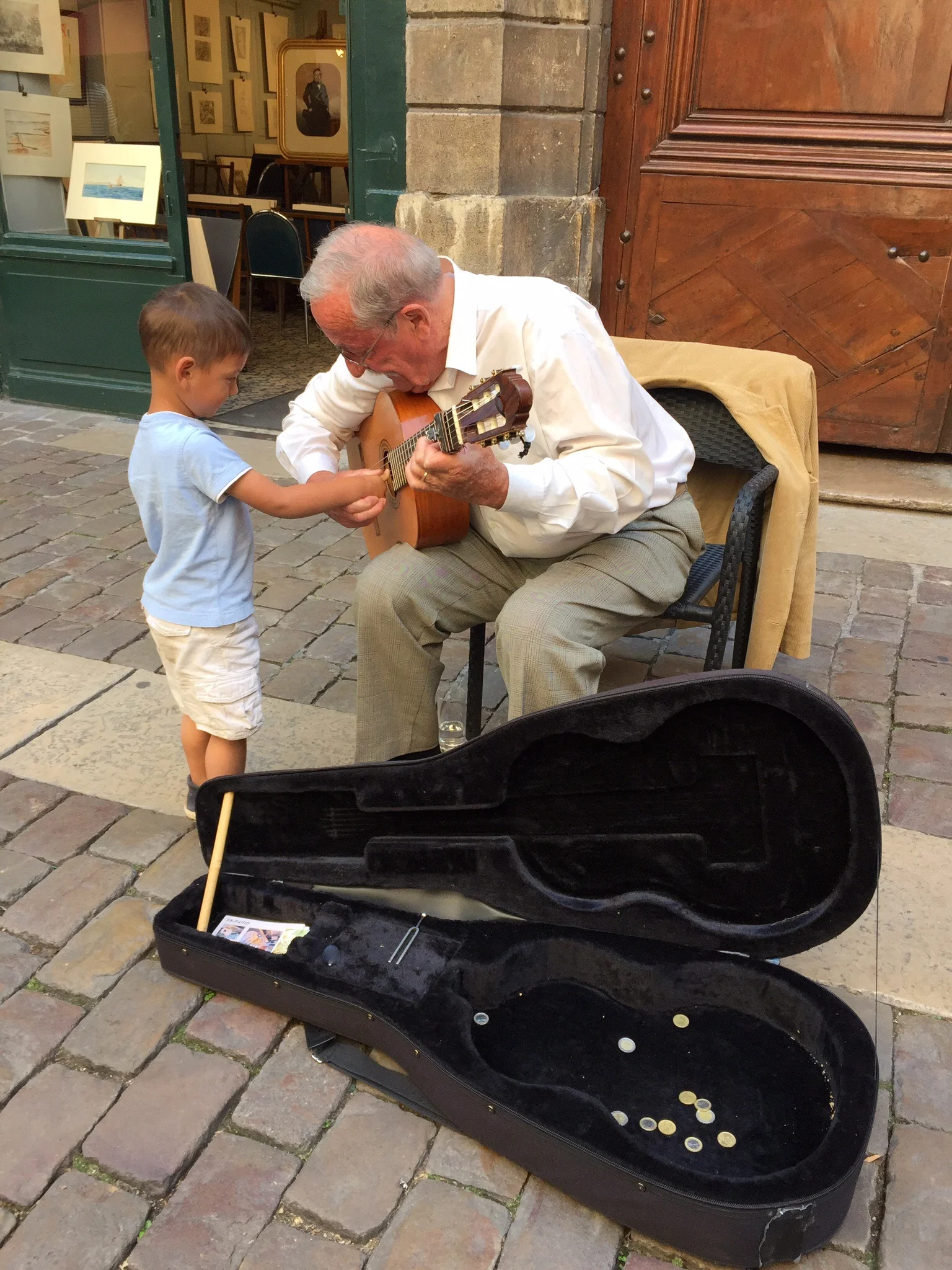 Plucking House of the Rising Sun with a street musician